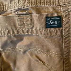 Men’s GH Bass khaki pants with one side pocket